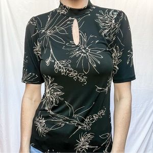 Black and tan peep hole top